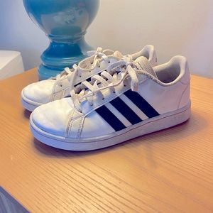 Girls classic Adidas